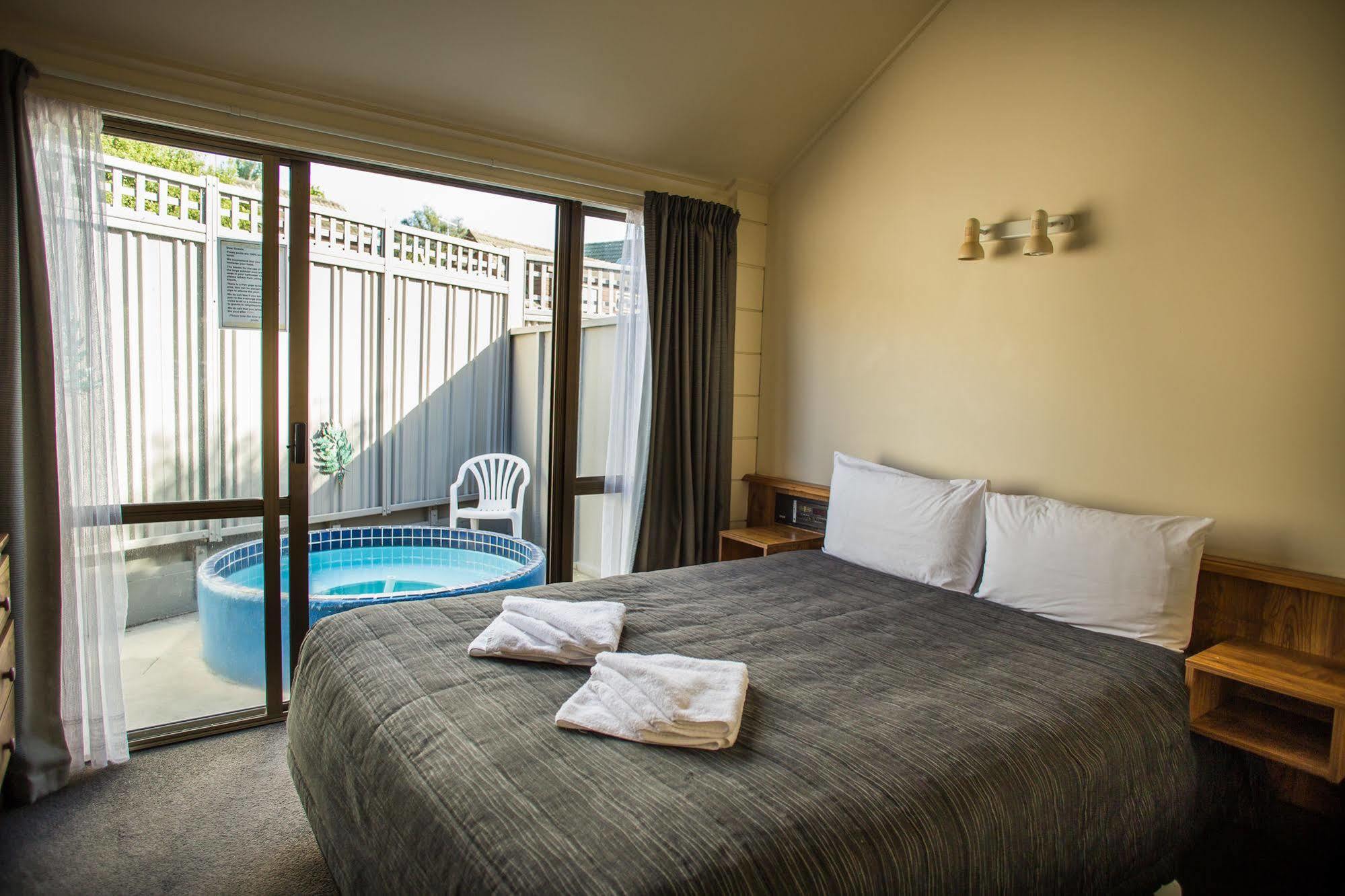 Bennetts Thermal Motor Inn Tauranga Esterno foto