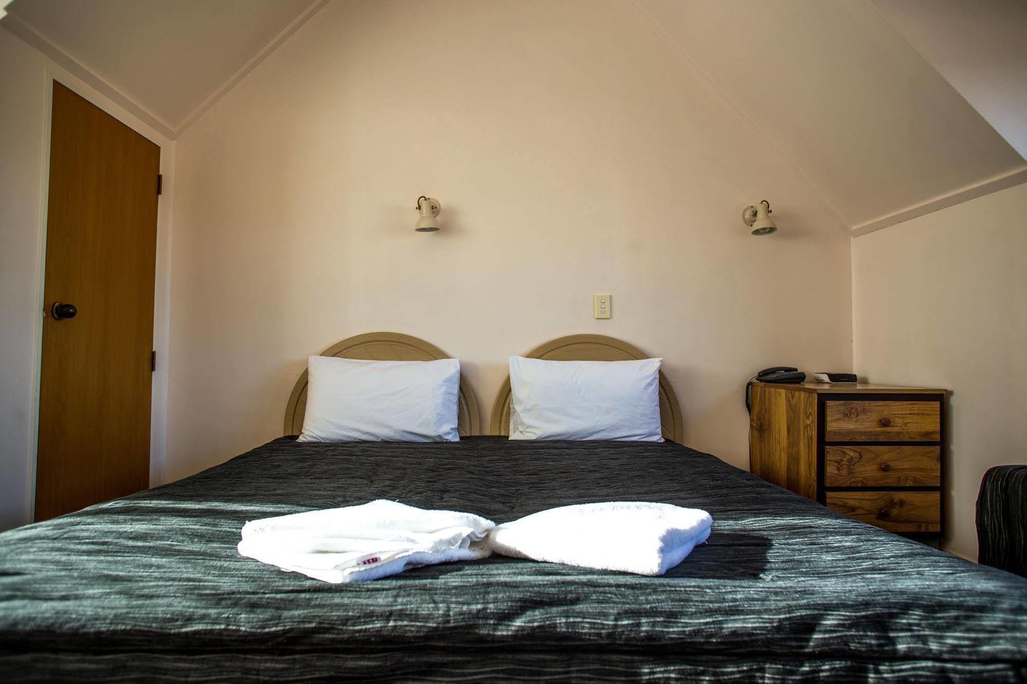 Bennetts Thermal Motor Inn Tauranga Esterno foto