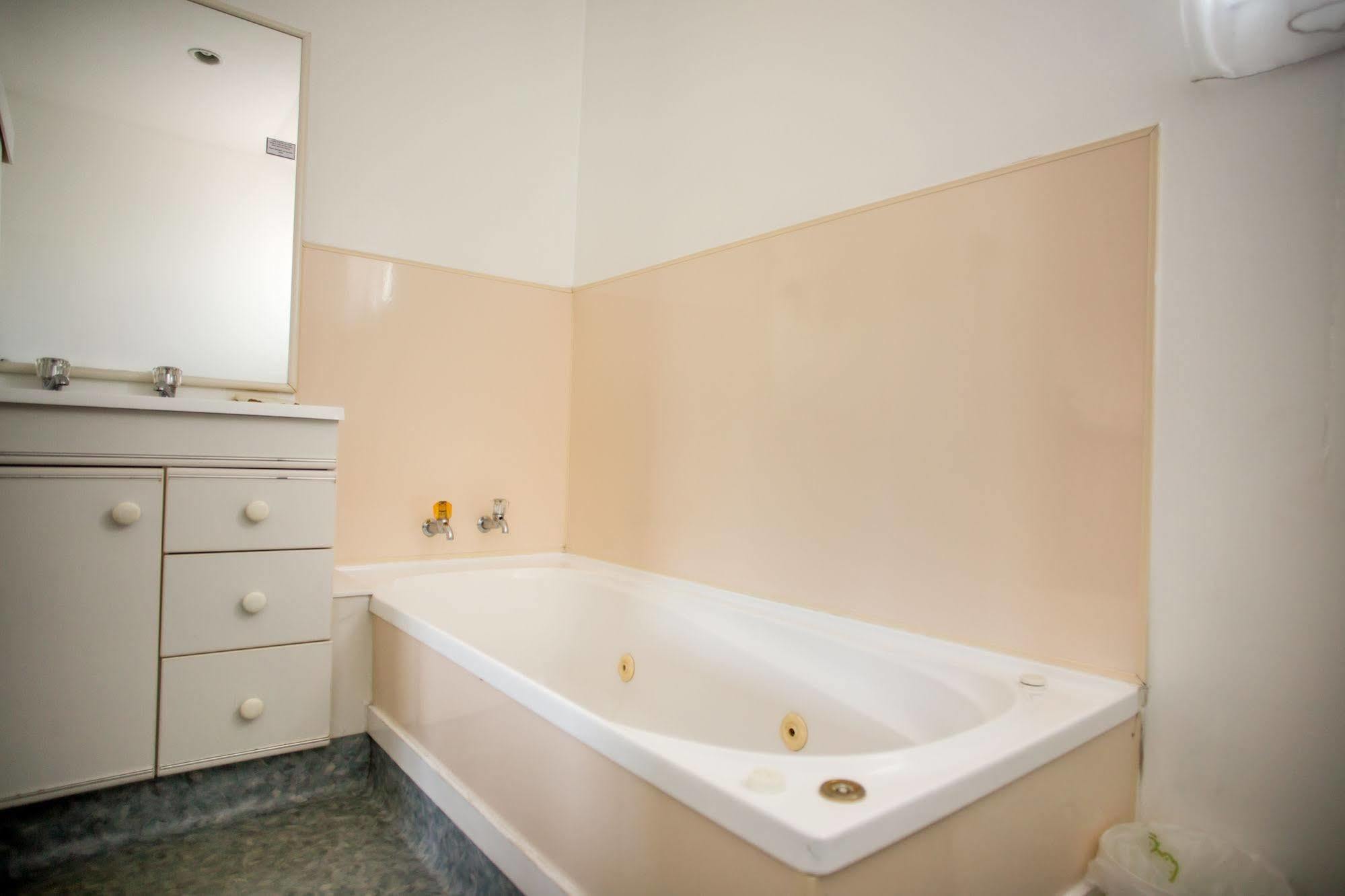 Bennetts Thermal Motor Inn Tauranga Esterno foto