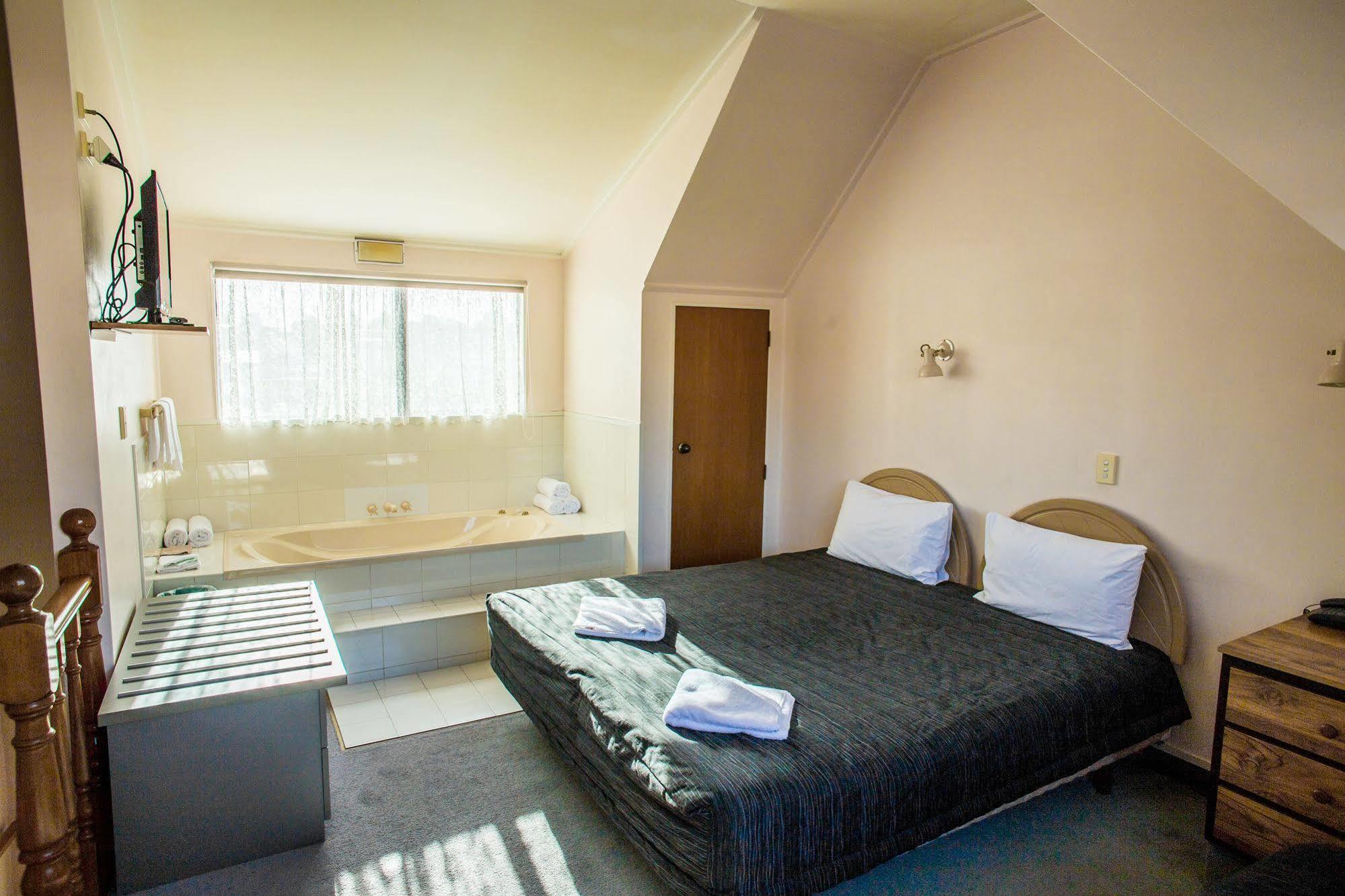 Bennetts Thermal Motor Inn Tauranga Esterno foto