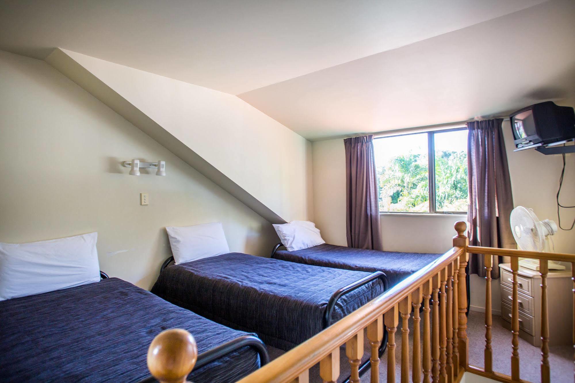 Bennetts Thermal Motor Inn Tauranga Esterno foto